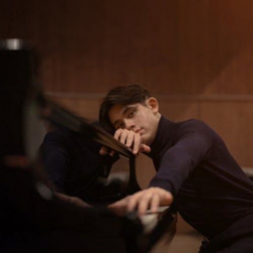 Afisha Club: Джордж Харлионо. Бах, Лист, Шопен в Москве 19 апреля 2026