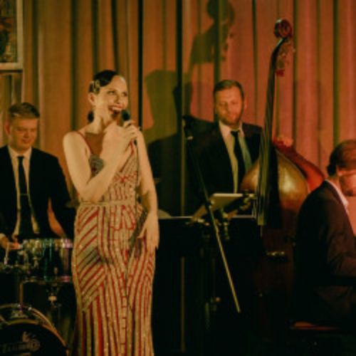 Afisha Club: Эллен Болсанова и «Ellenband» – «Винтажный поп-джаз» в Москве 25 апреля 2026