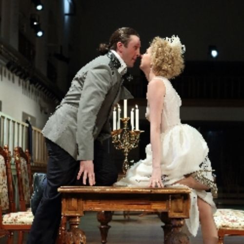 Afisha Club: Как важно быть серьезным в Москве 22 апреля 2026